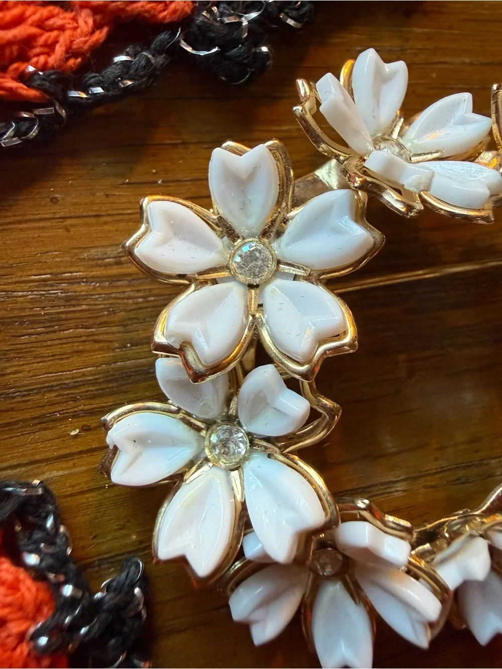 Vintage White Floral Wreath Brooch Rhinestone Gold Tone Mid Century